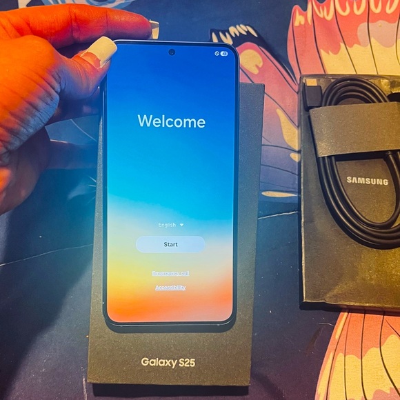NWT⭐️ SAMSUNG GALAXY S25⭐️